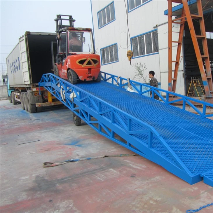 Mobilny hydrauliczny pomost przeładunkowy