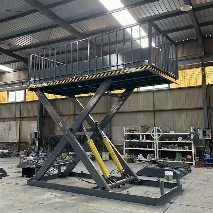 Pionowy podnośnik nożycowy do ładunków